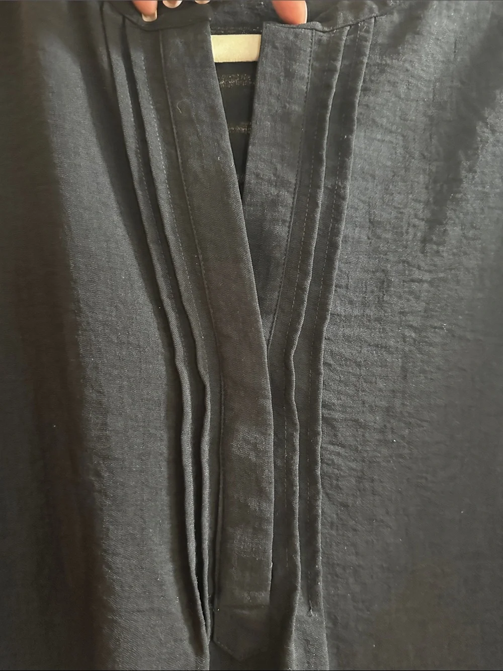 Vince Camuto Black Ruffle-Sleeve Split V-Neck Blouse - Picture 4 of 5